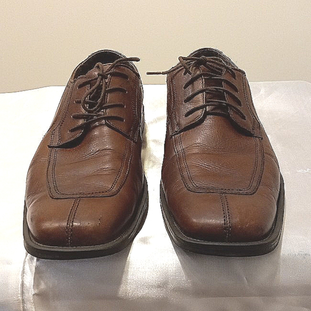 Claiborne Men’s Dress Shoes Size 10.5 Brown Leather Oxfords Apron Split Toe Lace